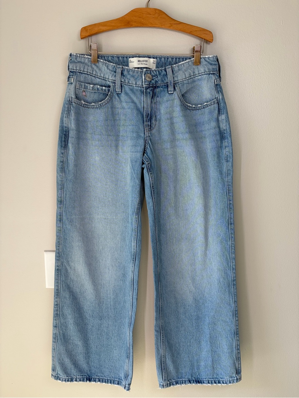 Hollister Light Medium Wash Floral Embroidered Low Rise Baggy Jeans Size 4 SHORT